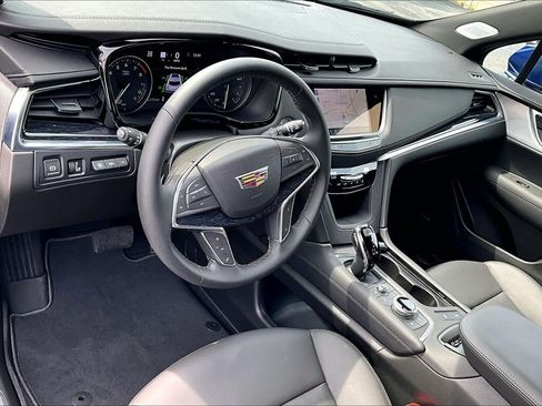 Certified 2025 Cadillac XT5 Premium Luxury w/ Technology Package AWD/4WD image 15