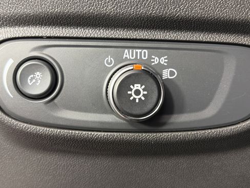 Used 2024 Chevrolet Equinox LT FWD image 32