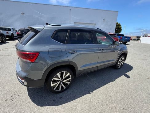 Used 2024 Volkswagen Taos SE FWD image 2