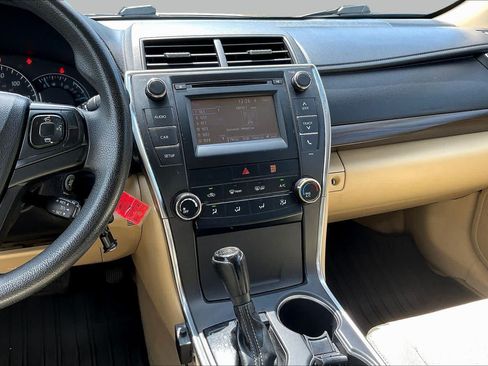 Used 2015 Toyota Camry LE FWD image 7