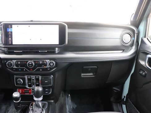 Used 2024 Jeep Wrangler Unlimited Rubicon 4xe AWD/4WD image 18