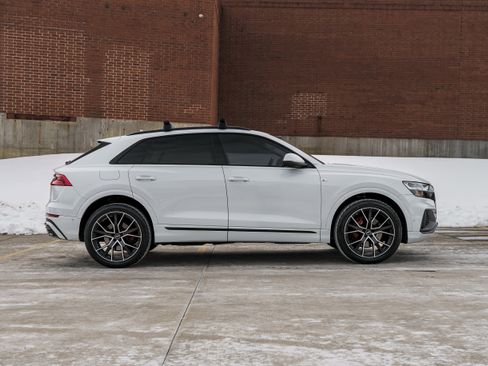 Certified 2022 Audi Q8 Premium Plus image 3