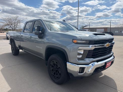 Used 2025 Chevrolet Silverado 2500 LT w/ Safety Package AWD/4WD image 8