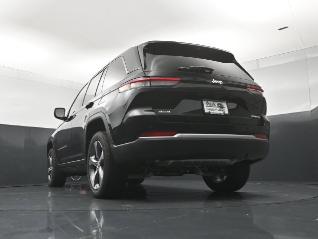 New 2026 Jeep Grand Cherokee Limited w/ Luxury Tech Group II AWD/4WD image 22