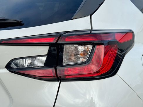 Used 2024 Subaru Crosstrek 2.0i Premium image 32