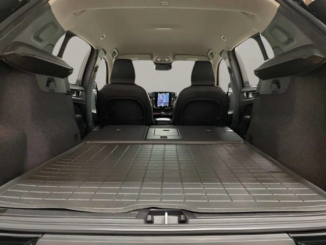Used 2023 Volvo XC40 B4 Core w/ Convenience Package FWD image 78