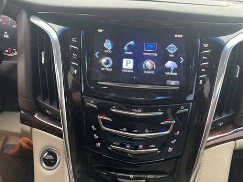 Used 2016 Cadillac Escalade Luxury image 11