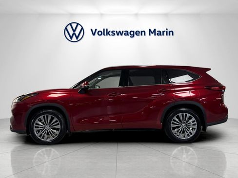 Used 2020 Toyota Highlander Platinum AWD/4WD image 2