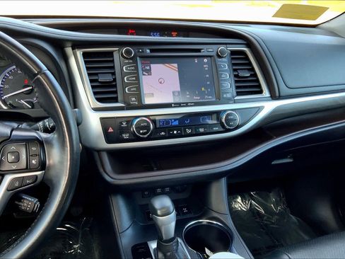 Used 2019 Toyota Highlander Limited image 6