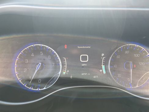 Used 2023 Chrysler Pacifica Touring-L FWD image 22
