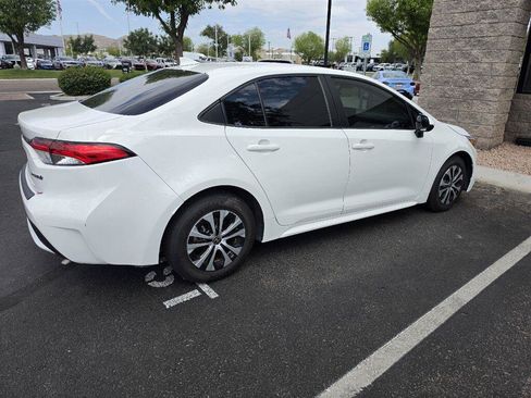 Used 2022 Toyota Corolla LE FWD image 3
