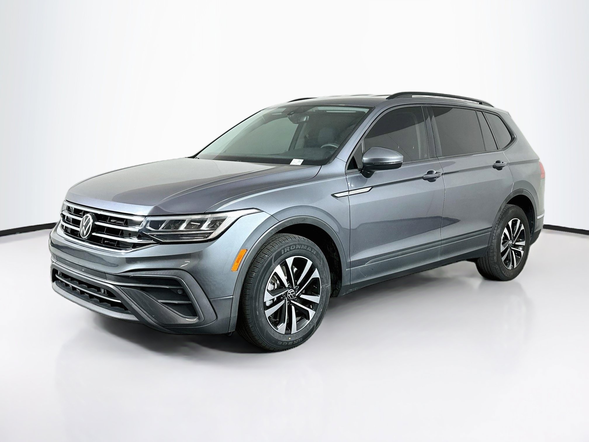 Used 2023 Volkswagen Tiguan S FWD image 3