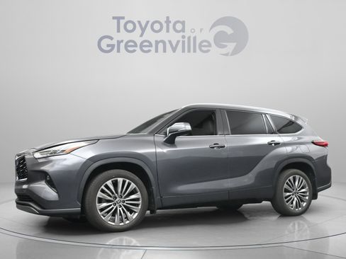 Used 2022 Toyota Highlander Platinum FWD image 4