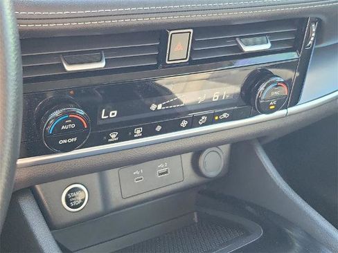 Certified 2023 Nissan Rogue SV image 30