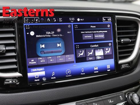 Used 2023 Chrysler Pacifica Touring-L FWD image 19