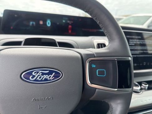 Used 2025 Ford Expedition Max Active AWD/4WD image 22