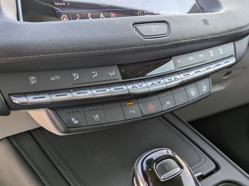 Used 2021 Cadillac XT4 Premium Luxury image 25