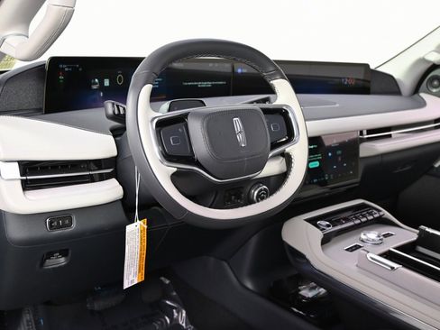 New 2026 Lincoln Navigator Reserve w/ Jet Appearance Package image 12