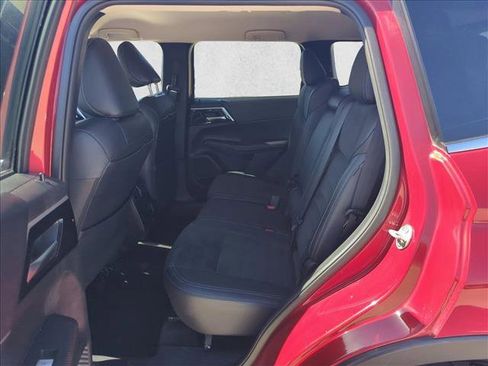 Used 2024 Mitsubishi Outlander SE image 19