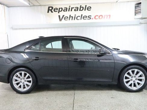 Used 2015 Chevrolet Malibu LT w/ Leather Package FWD image 4