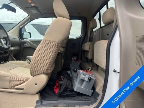 Used 2010 Nissan Frontier SE w/ SE Value Truck Pkg AWD/4WD image 8
