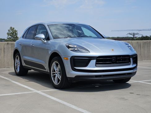 Certified 2026 Porsche Macan AWD/4WD image 10