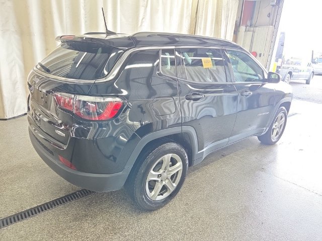 Used 2023 Jeep Compass Latitude AWD/4WD image 3