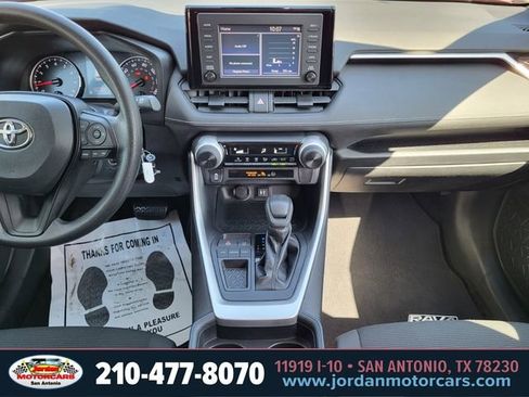 Used 2019 Toyota RAV4 LE FWD image 15