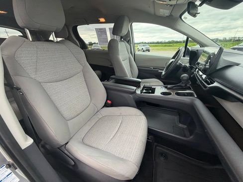 Used 2022 Toyota Sienna LE AWD/4WD image 27