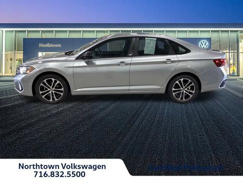 Used 2024 Volkswagen Jetta Sport FWD image 3