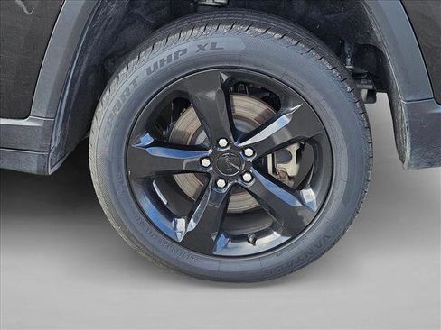 Used 2023 Jeep Grand Cherokee L Laredo image 16