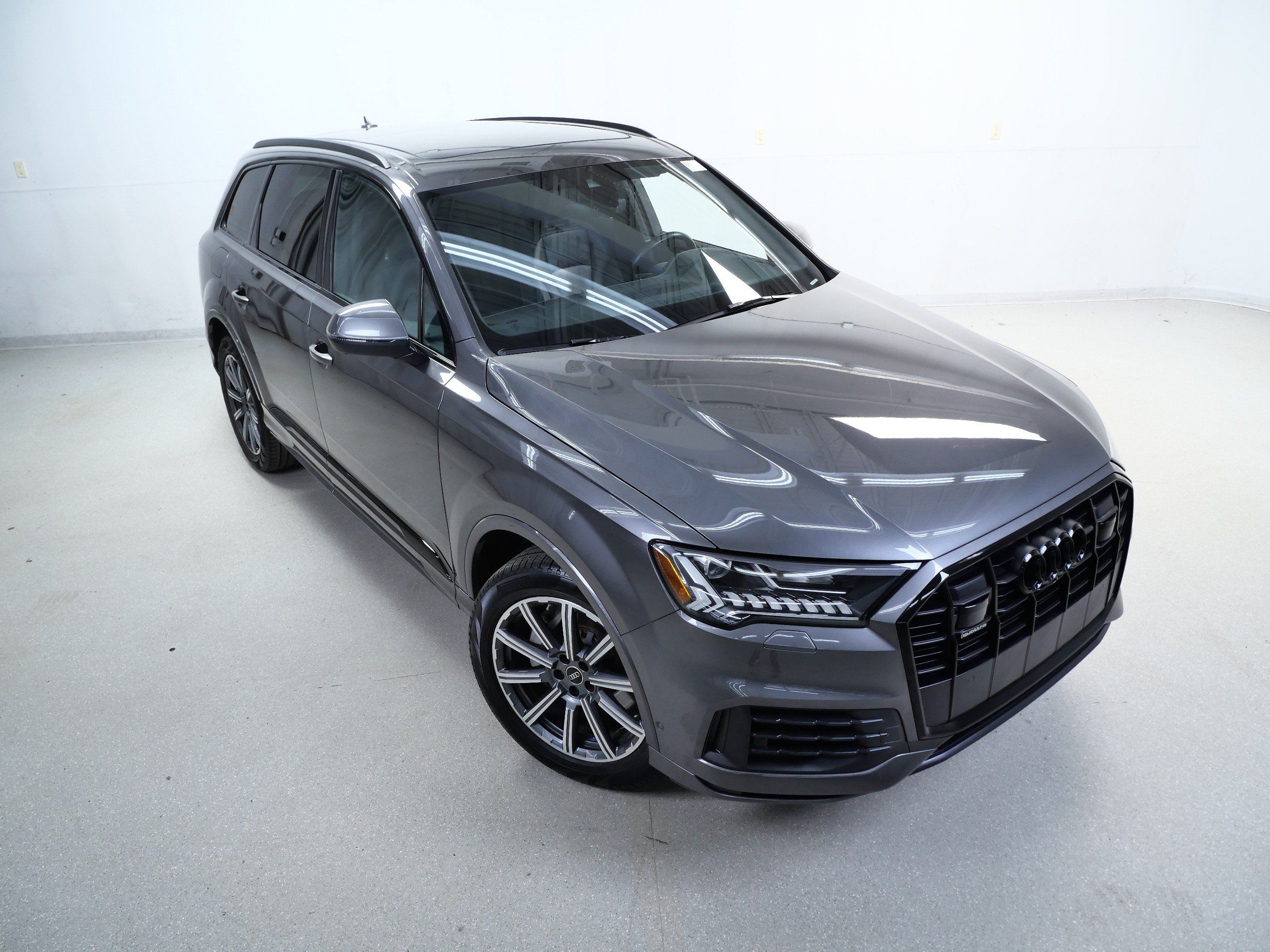 Used 2023 Audi Q7 2.0T Premium Plus w/ Premium Plus Package AWD/4WD image 4