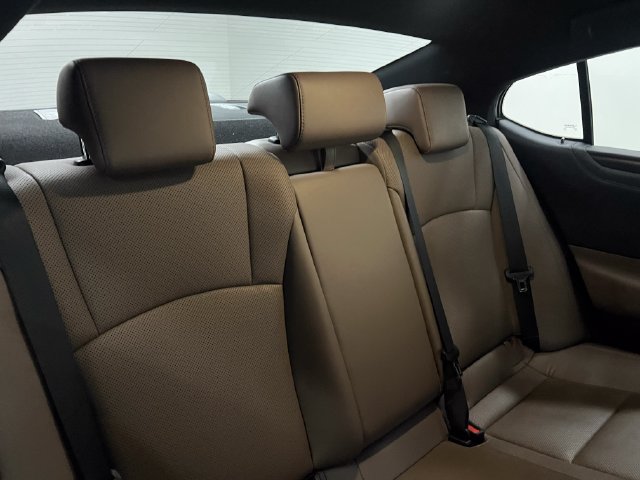 Certified 2022 Lexus ES 300h w/ Premium Package FWD image 13