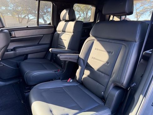 Used 2025 Hyundai Santa Fe Calligraphy image 17