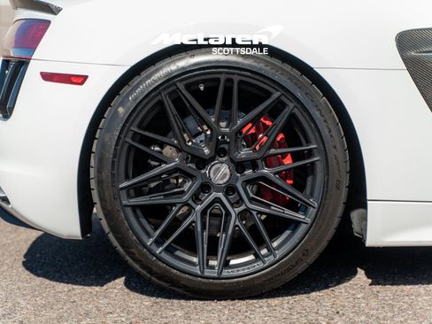 Used 2018 Audi R8 V10 w/ Premium Package RWD image 33