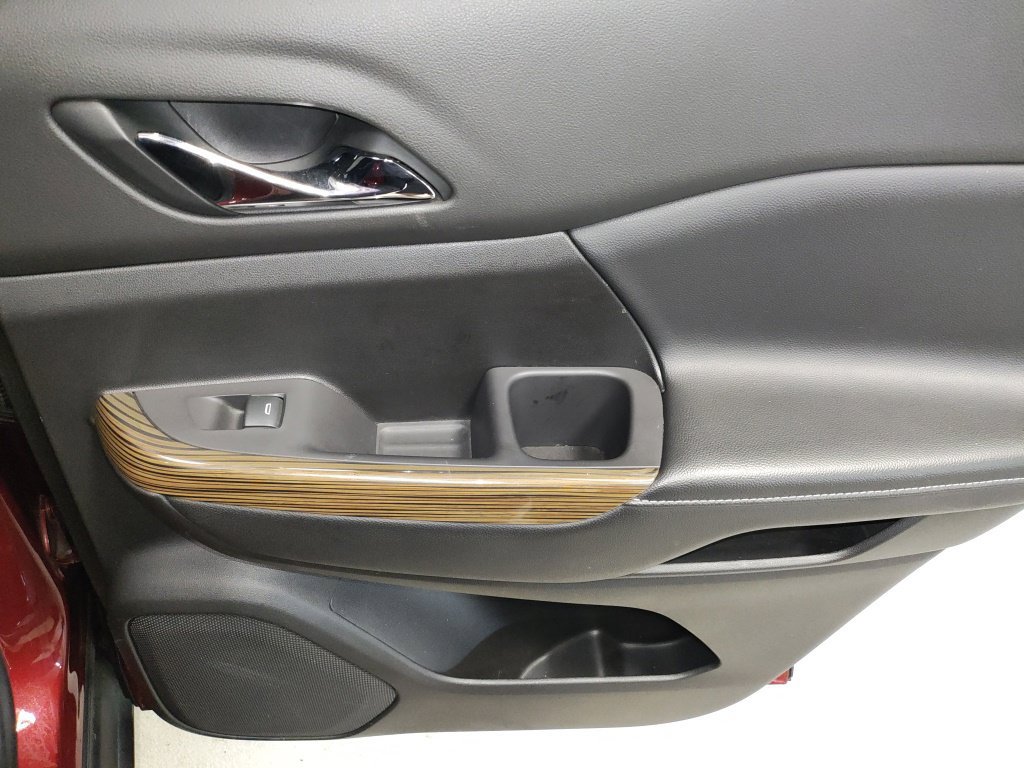 Used 2020 GMC Acadia SLE w/ Driver Convenience Package FWD image 13