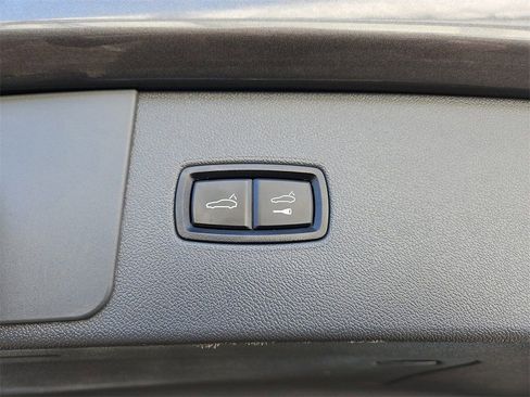 Used 2021 Porsche Cayenne Turbo image 22