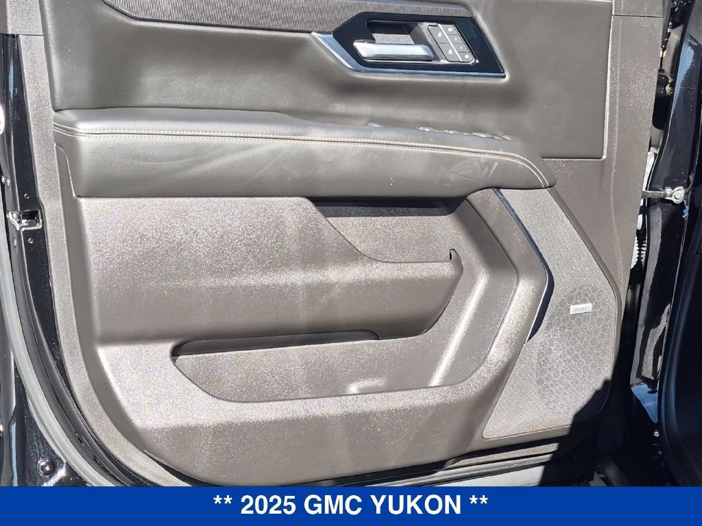 Used 2025 GMC Yukon Elevation AWD/4WD image 11