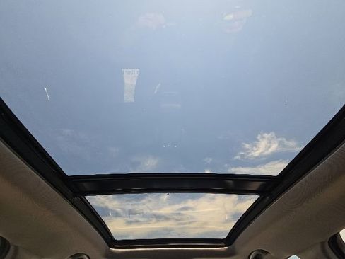 Used 2024 GMC Terrain SLT w/ Tech Package FWD image 44