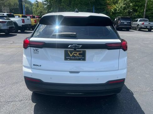Used 2027 Chevrolet Bolt LT FWD image 5