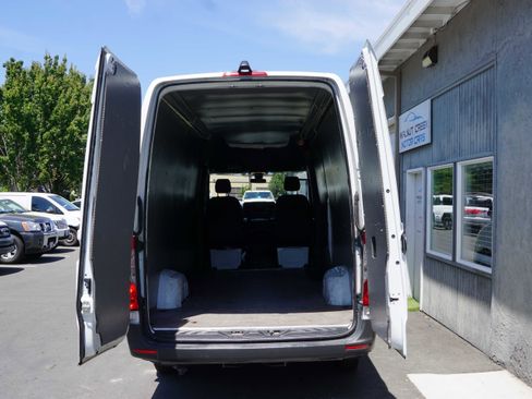 Used 2019 Mercedes-Benz Sprinter 170 image 9