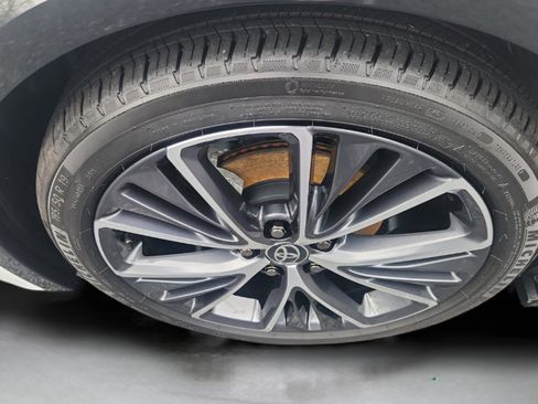 Certified 2024 Toyota Prius XLE image 9