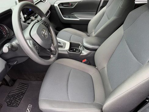 Used 2023 Toyota RAV4 LE AWD/4WD image 5