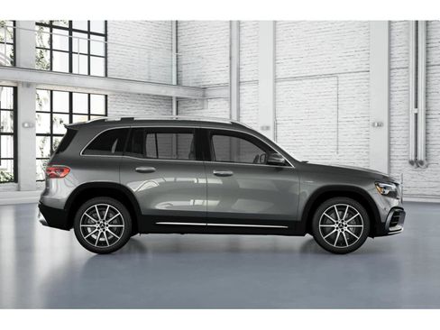 Used 2025 Mercedes-Benz GLB 35 AMG 4MATIC image 2