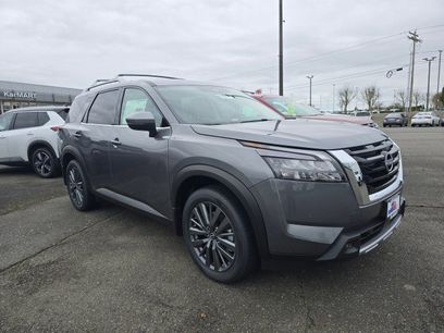 New 2025 Nissan Pathfinder SL w/ SL Premium Package