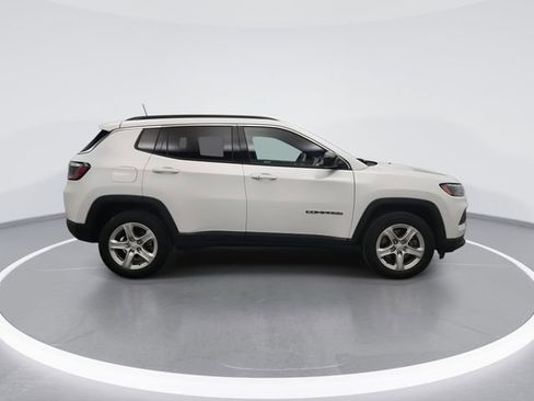 Used 2024 Jeep Compass Latitude image 9