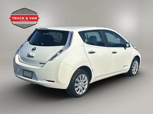 Used 2015 Nissan Leaf S FWD image 4