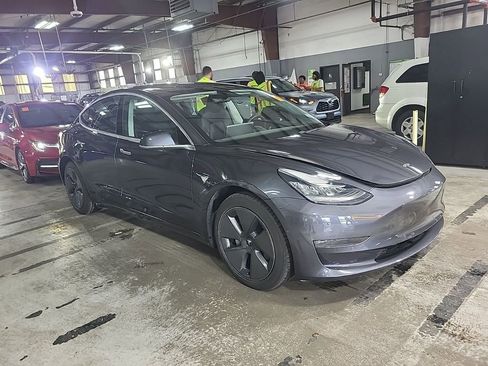 Used 2018 Tesla Model 3 Long Range image 3