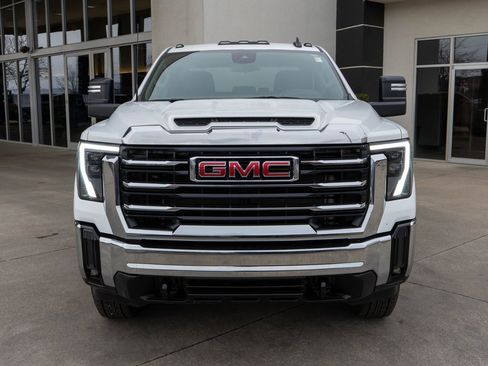 Used 2024 GMC Sierra 3500 SLE w/ SLE Convenience Package image 2