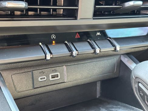 Used 2024 Chevrolet Colorado Trail Boss w/ Technology Package image 27